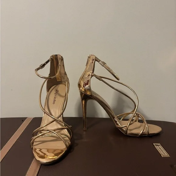 Zigi Soho “Blaker” Strappy Rose Gold Heels - Picture 3 of 7